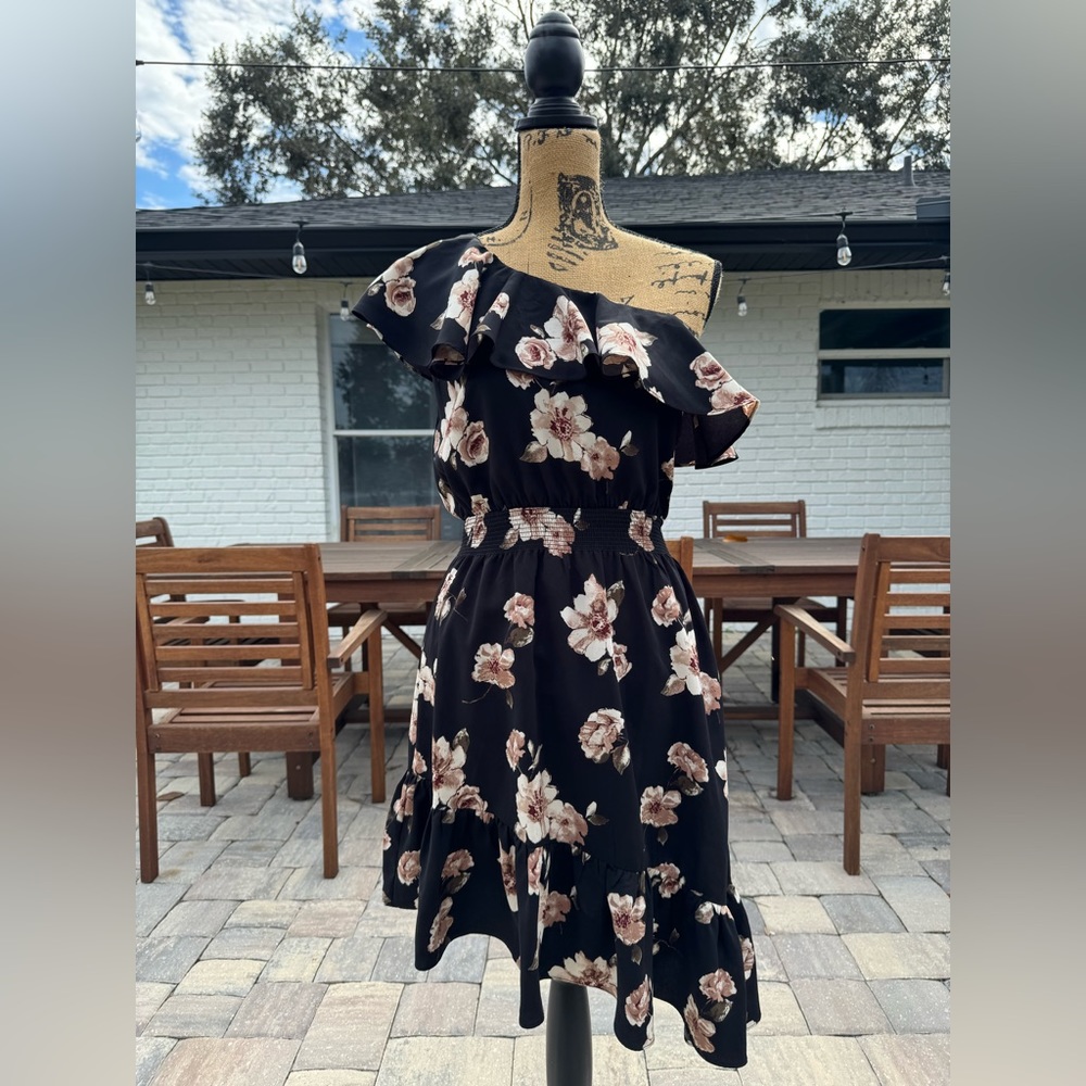 J.O.A. Los Angeles One Shoulder Floral Ruffle Dress Black Size Medium